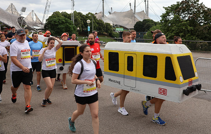 Start b2run 2025 im Olympiapark (©Foto: Martin Schmitz) 